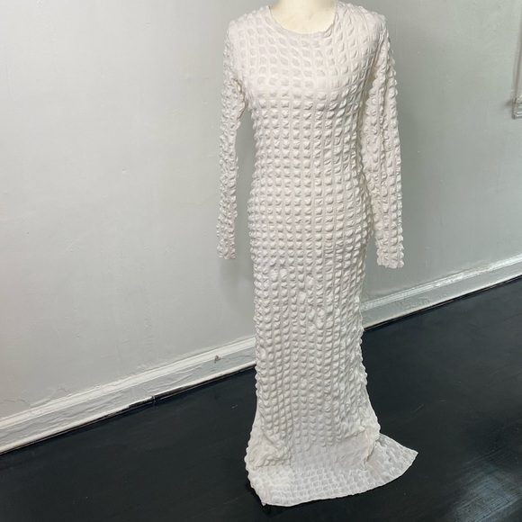Sexy white stretchy, long sleeve dress with a split in the back - Picture 1 of 17